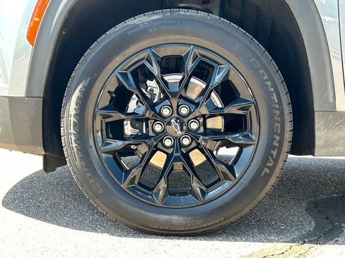 Used 2025 Chevrolet Traverse LT w/ Midnight/Sport Edition AWD/4WD image 28