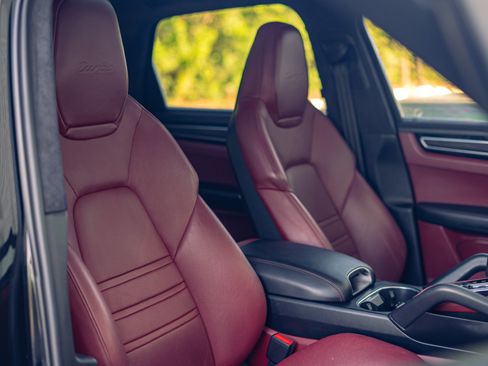 Used 2019 Porsche Cayenne Turbo AWD/4WD image 4