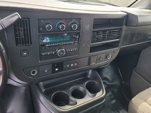 Used 2017 GMC Savana 2500 RWD image 22