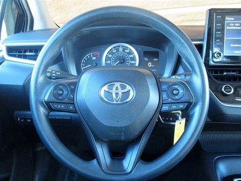 Used 2022 Toyota Corolla LE image 18