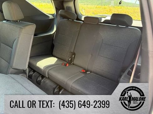 Used 2025 Chevrolet Traverse LT w/ Driver Confidence Package AWD/4WD image 29