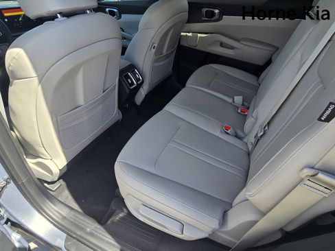 New 2025 Kia Sorento S image 11