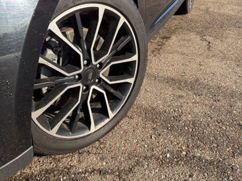 Used 2018 Ford Taurus SHO image 7