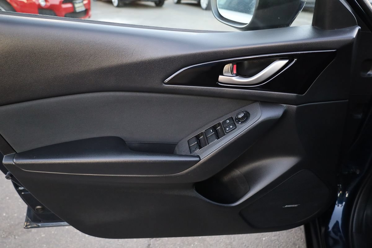 Used 2016 MAZDA MAZDA3 i Touring w/ Popular Equipment Package FWD image 9