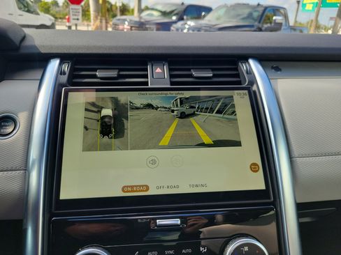 Used 2023 Land Rover Discovery HSE R-Dynamic image 11