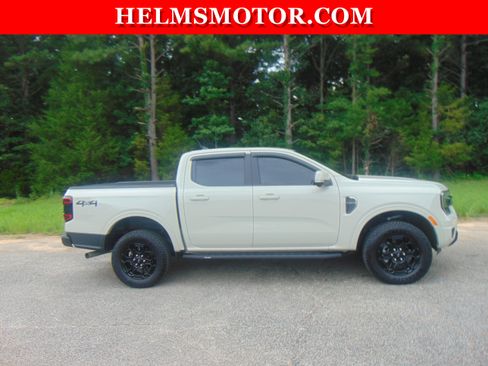 Used 2025 Ford Ranger Lariat w/ Black Appearance Package AWD/4WD image 9