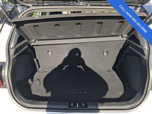 Used 2023 Hyundai Venue Limited FWD image 13