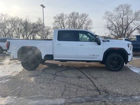 Used 2025 GMC Sierra 2500 AT4 w/ AT4 Premium Plus Package image 9