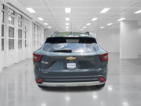 Used 2025 Chevrolet Trax LT w/ Driver Confidence Package FWD image 6