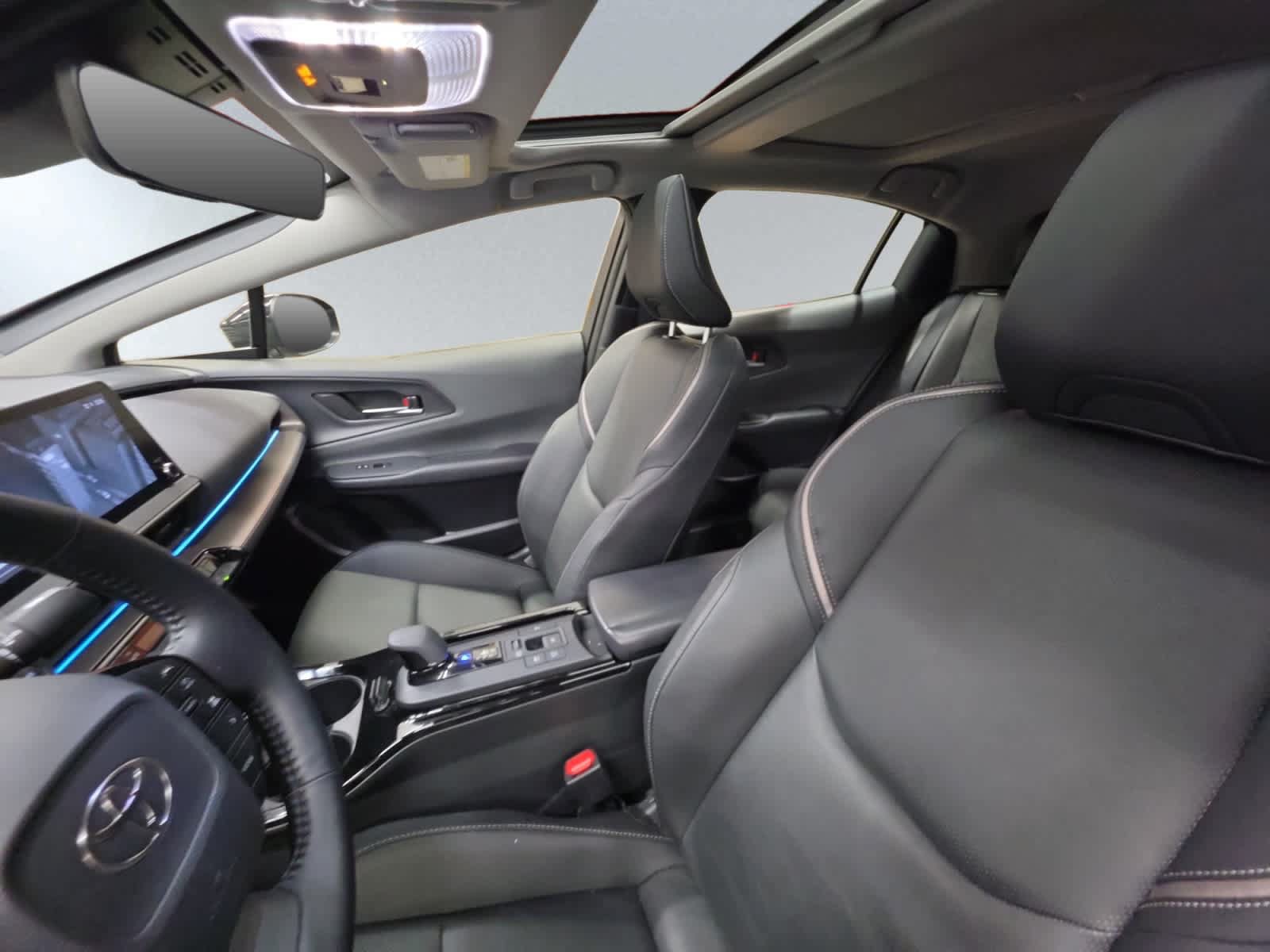Used 2024 Toyota Prius XLE AWD/4WD image 13