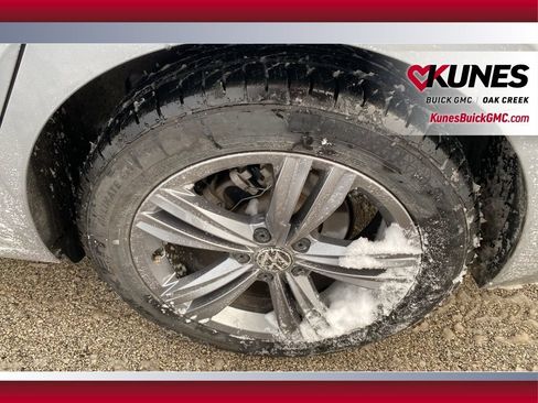 Used 2024 Volkswagen Jetta SE image 23