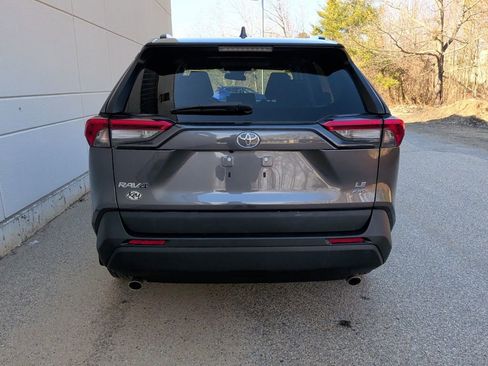 Used 2021 Toyota RAV4 LE image 8