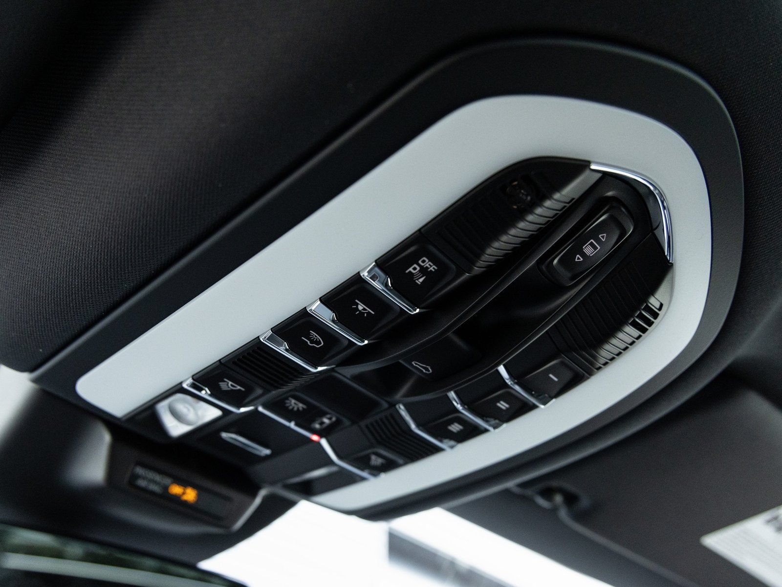Certified 2026 Porsche Macan AWD/4WD image 19