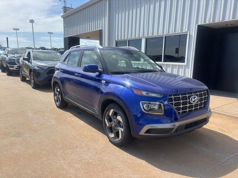Used 2024 Hyundai Venue Limited FWD image 1