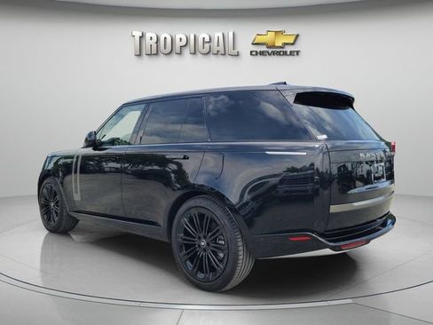 Used 2023 Land Rover Range Rover SE AWD/4WD image 3