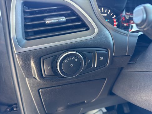 Certified 2020 Ford Edge SE image 24