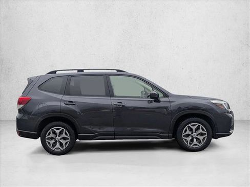 Used 2019 Subaru Forester Premium w/ All-Weather Package image 4
