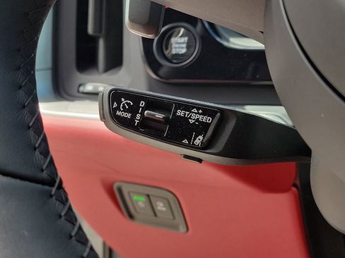 Certified 2025 Porsche Cayenne AWD/4WD image 36