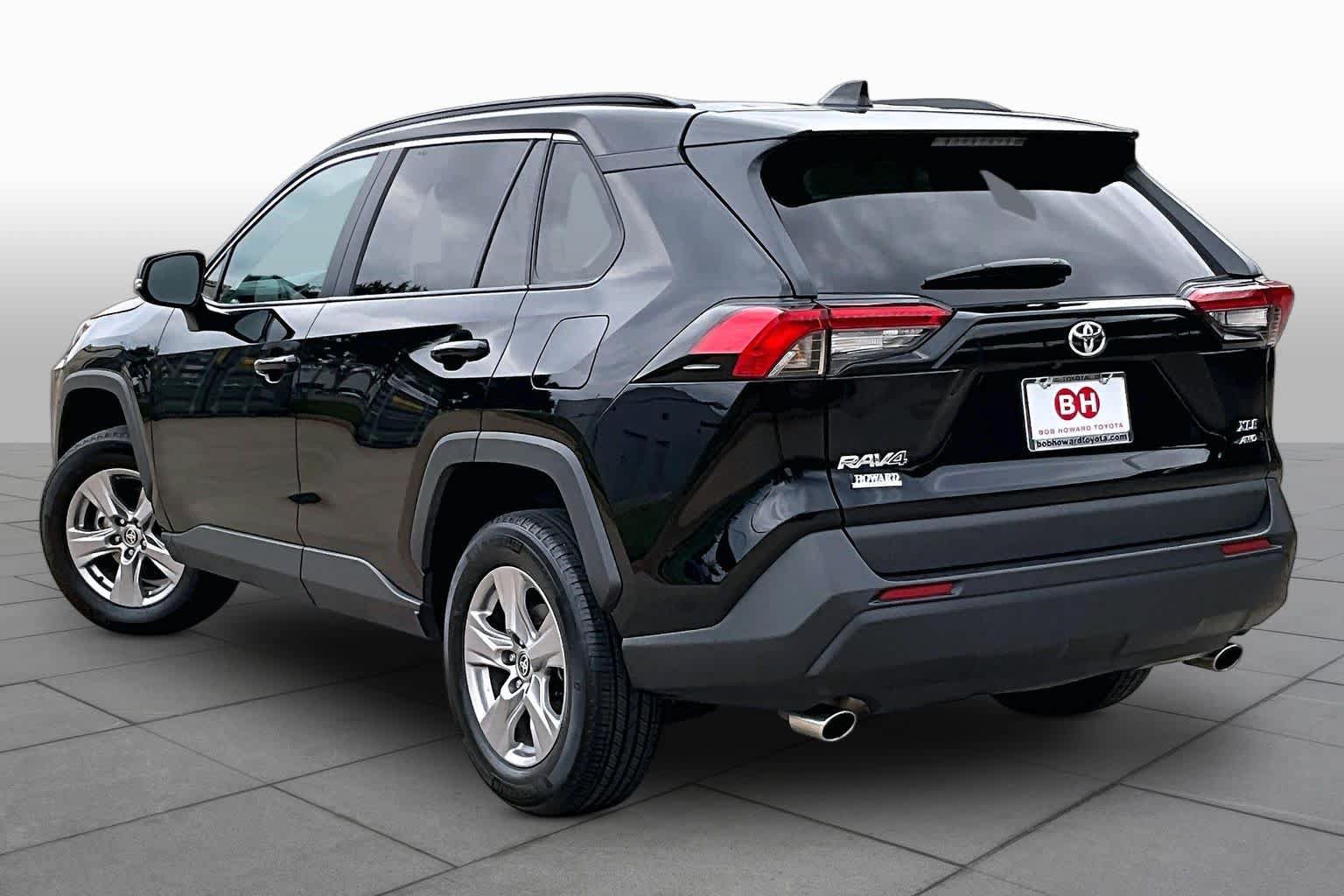 Used 2025 Toyota RAV4 XLE AWD/4WD image 12