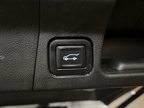 Used 2020 GMC Acadia SLT FWD image 13