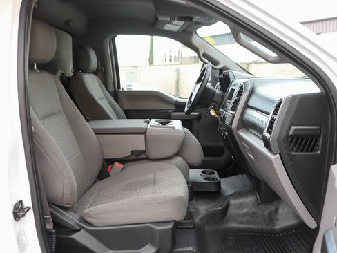 Used 2017 Ford F550 2WD Regular Cab Super Duty image 39