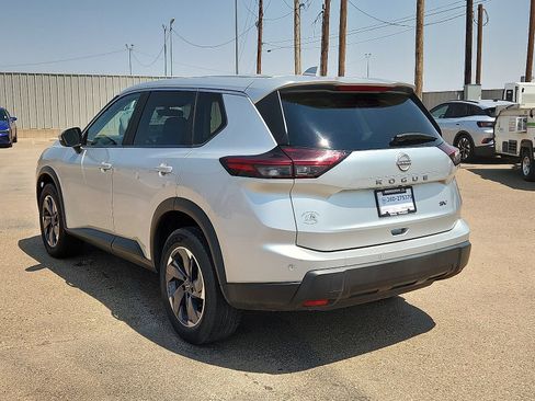 Used 2024 Nissan Rogue SV FWD image 3
