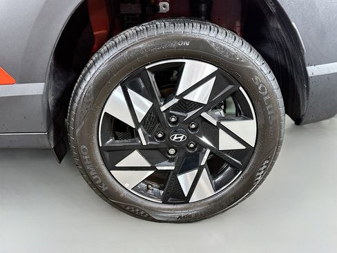 Used 2025 Hyundai Kona SEL image 28