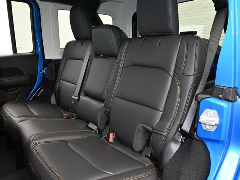 Used 2025 Jeep Wrangler Sahara AWD/4WD image 29