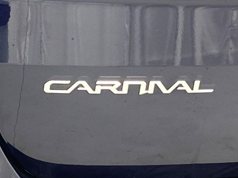 Used 2024 Kia Carnival LX FWD image 30