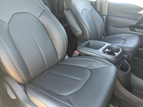 New 2026 Chrysler Voyager LX image 7