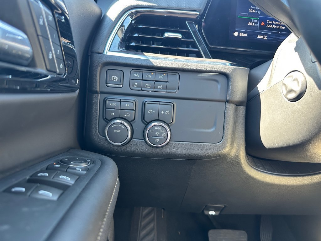 Used 2026 Chevrolet Suburban Premier AWD/4WD image 28