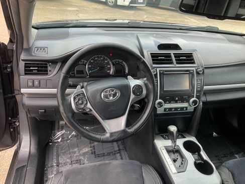 Used 2014 Toyota Camry SE w/ Leather Package FWD image 13