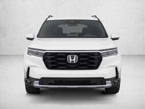 Used 2024 Honda Pilot Touring image 2