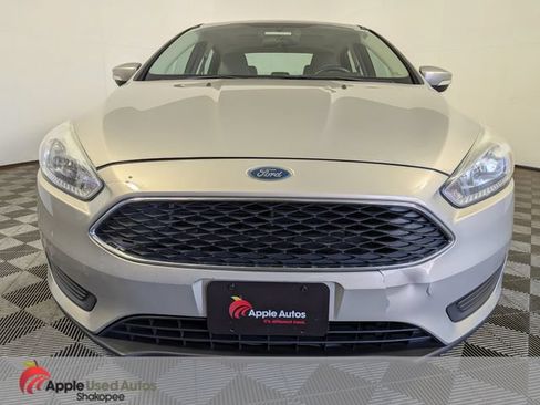 Used 2015 Ford Focus SE w/ SE Cold Weather Package FWD image 2