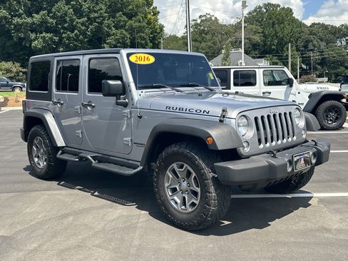 Used 2016 Jeep Wrangler Unlimited Rubicon w/ Dual Top Group AWD/4WD image 2