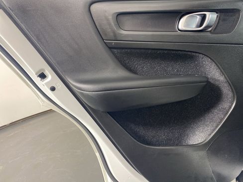 Used 2019 Volvo XC40 T5 Momentum image 26
