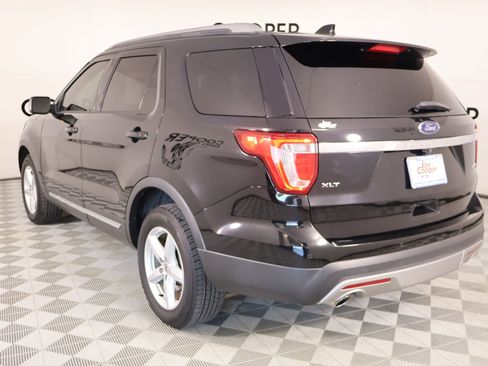 Used 2017 Ford Explorer XLT w/ Equipment Group 201A AWD/4WD image 22