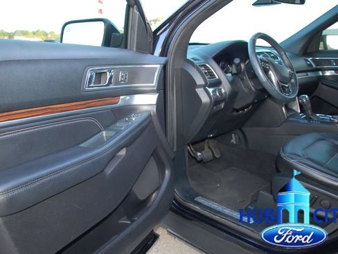 Used 2019 Ford Explorer Limited w/ Ford Safe & Smart Package AWD/4WD image 11