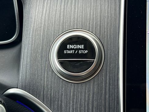 Used 2025 Mercedes-Benz GLC 350e 4MATIC image 28