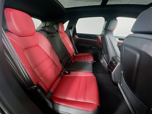 New 2026 Porsche Cayenne Base image 29