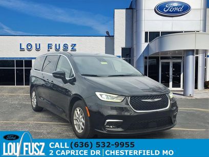 Used 2024 Chrysler Pacifica Touring-L