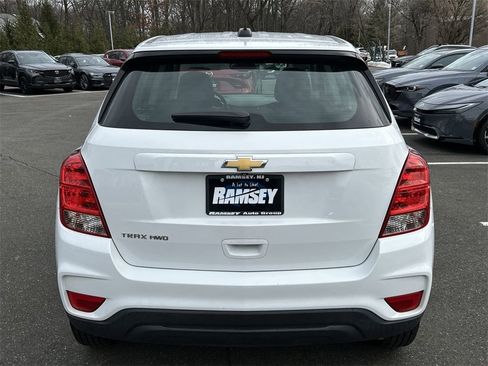 Used 2018 Chevrolet Trax LS image 25