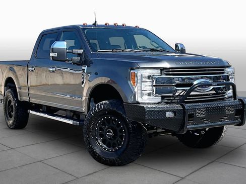Used 2019 Ford F350 Lariat w/ Lariat Ultimate Package AWD/4WD image 3