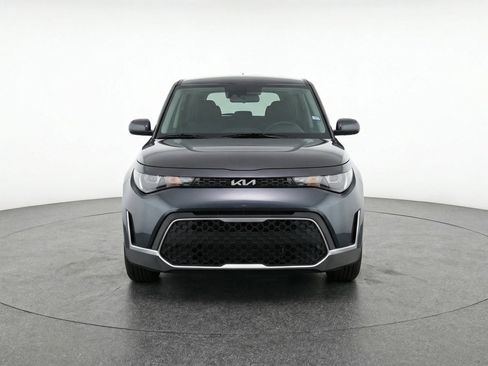 Used 2025 Kia Soul LX w/ LX Technology Package image 2