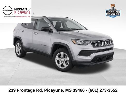 Used 2023 Jeep Compass Sport AWD/4WD image 2