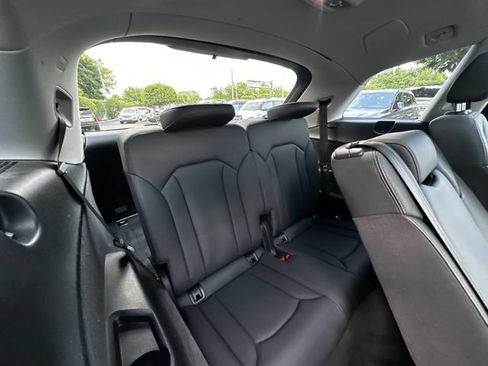 Used 2022 Audi Q7 3.0T Premium Plus w/ Premium Plus Package AWD/4WD image 39