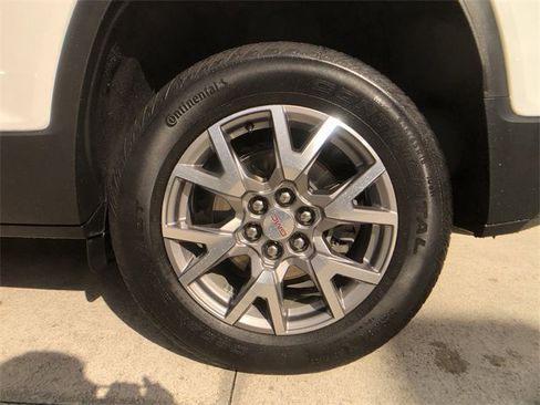 Certified 2021 GMC Acadia SLT w/ Preferred Package image 18