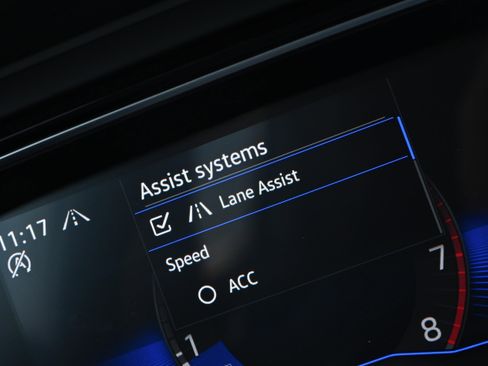 Used 2023 Volkswagen Jetta SE w/ Panoramic Sunroof Package image 34