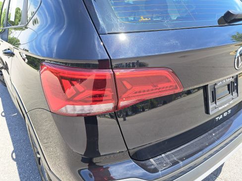 Used 2024 Volkswagen Taos S w/ MDO Package FWD image 28