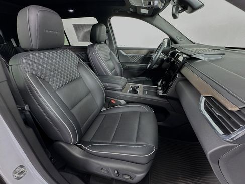 Used 2024 GMC Acadia Denali image 31